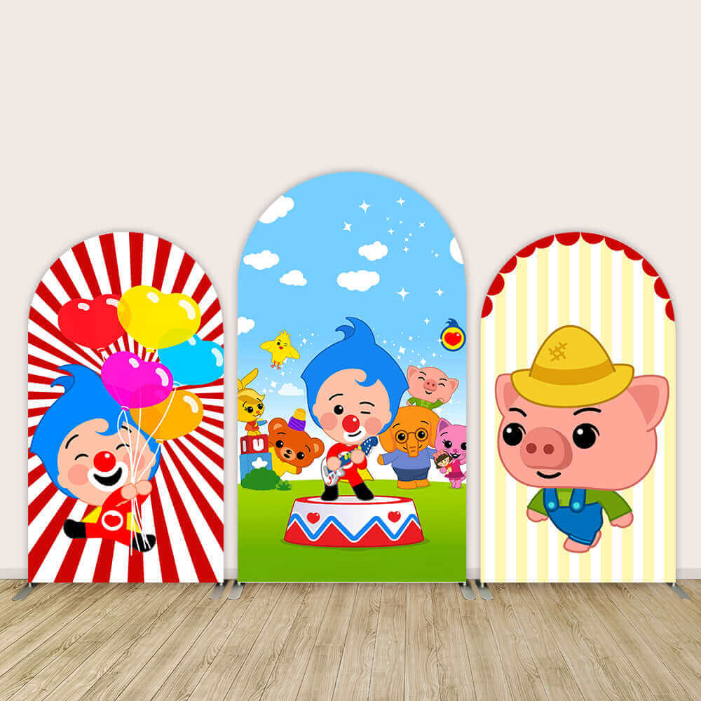 Colorful three-panel cartoon arch backdrop featuring Plim Plim the clown with balloons, a pig in a farm scene, and Plim Plim playing music with friends.