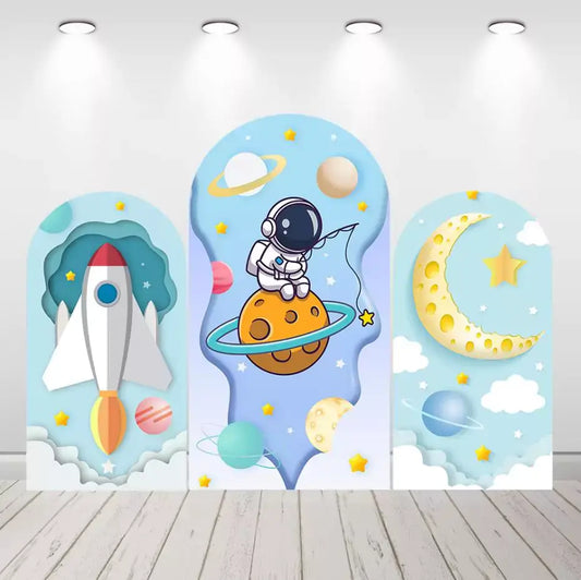 Űrhajós rakétaív hátterű borítója fiúk születésnapi partijának dekorációjához