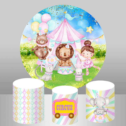 Цртане животиње и округла позадина за рођенданску забаву у ружичастом циркуском шатору