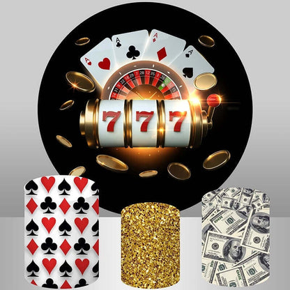 Okrągłe cokoły z kartami do gry w kasynie na przyjęcie urodzinowe dla dorosłych